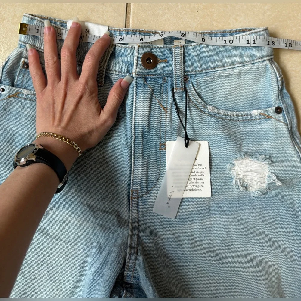 a loves a Women’s 24 Blue Frayed Cut Off Hem Distressed Denim Boyfriend Shorts - Picture 7 of 12